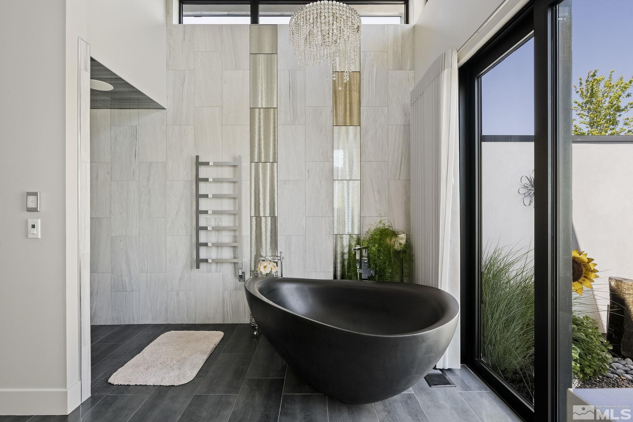 2385 Eagle Bend Trail Reno, NV 89523 - Photo 21 of 40 a living room with a potted plant and a shower