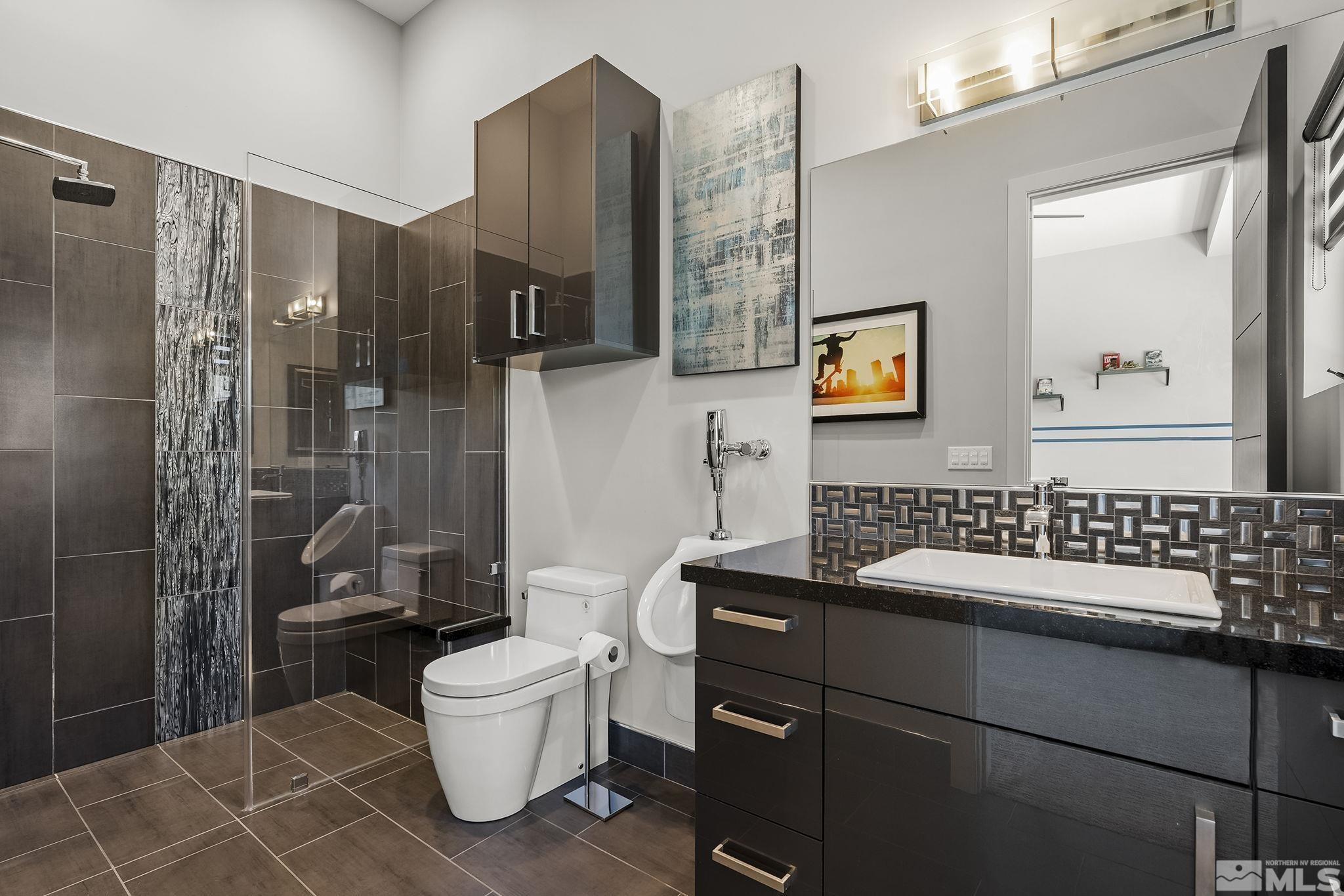 2385 Eagle Bend Trail Reno, NV 89523 - Photo 26 of 40 a bathroom with a sink and a mirror