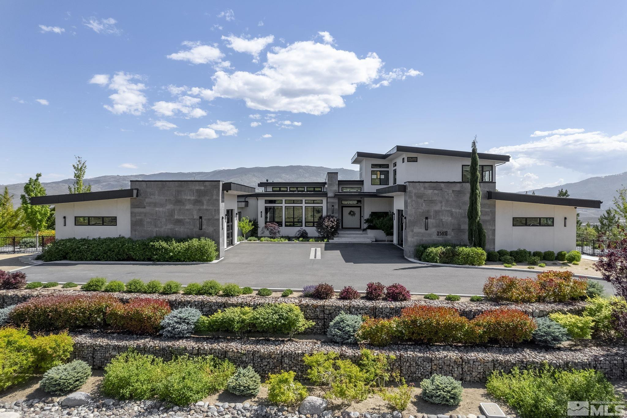 2385 Eagle Bend Trail Reno, NV 89523 - Photo 6 of 40 a view of a back yard of the house