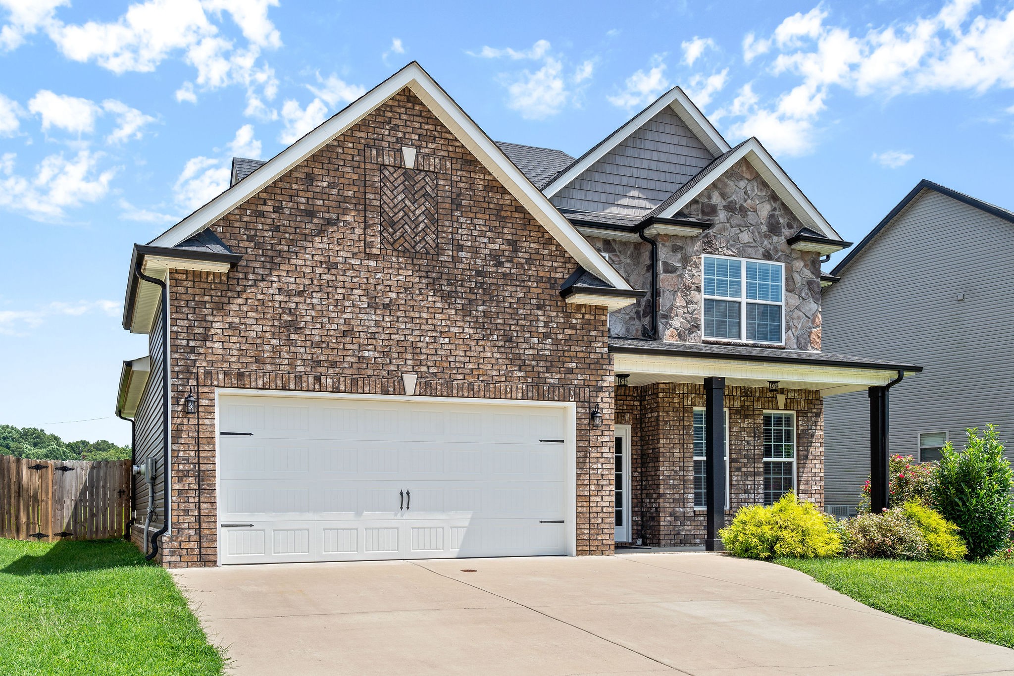 1008 Barnhill Road Clarksville, TN 37043 - Photo 2 of 44 front view of a house with a yard and an trees
