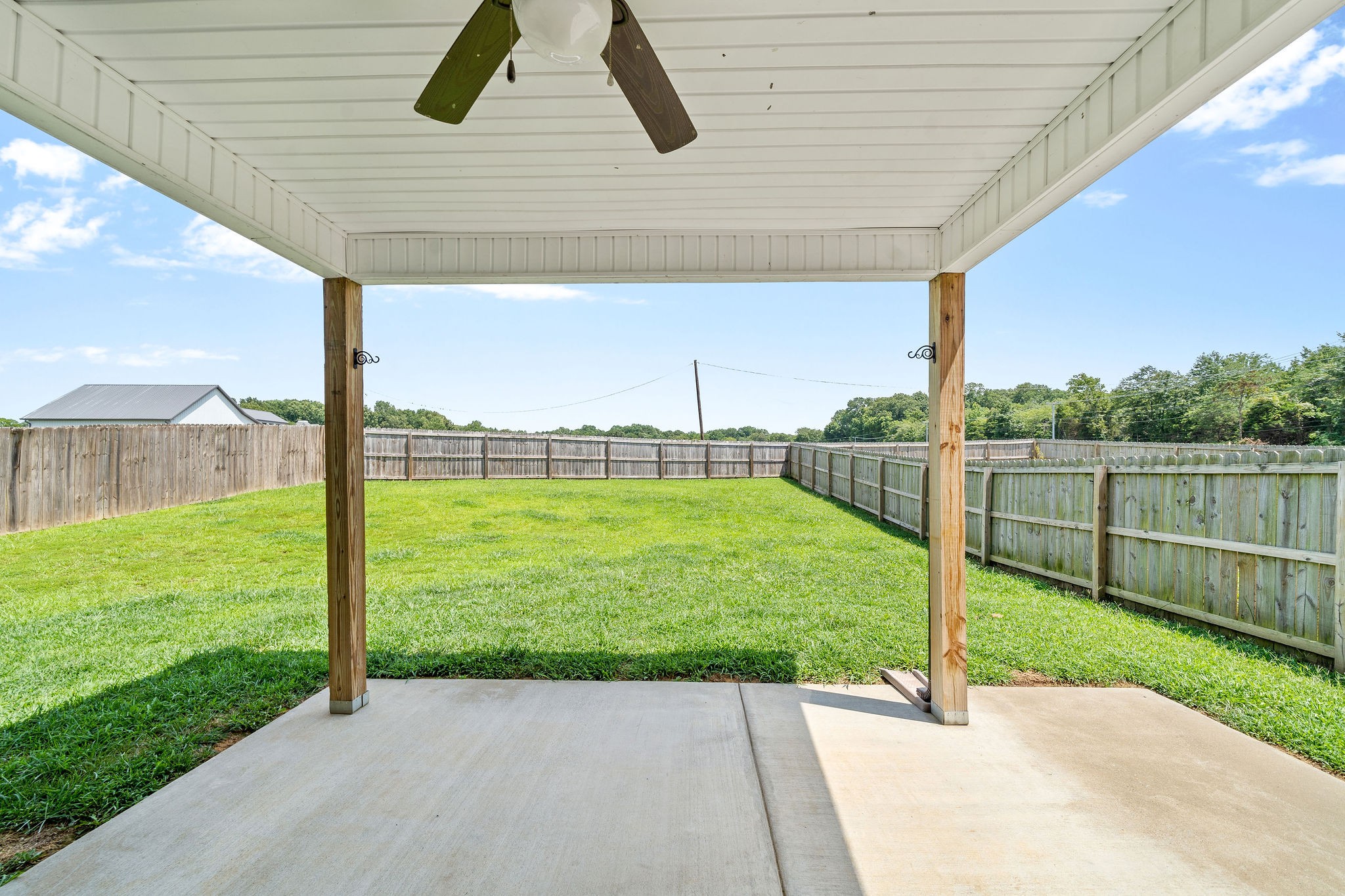 1008 Barnhill Road Clarksville, TN 37043 - Photo 38 of 44 a view of a backyard with grass