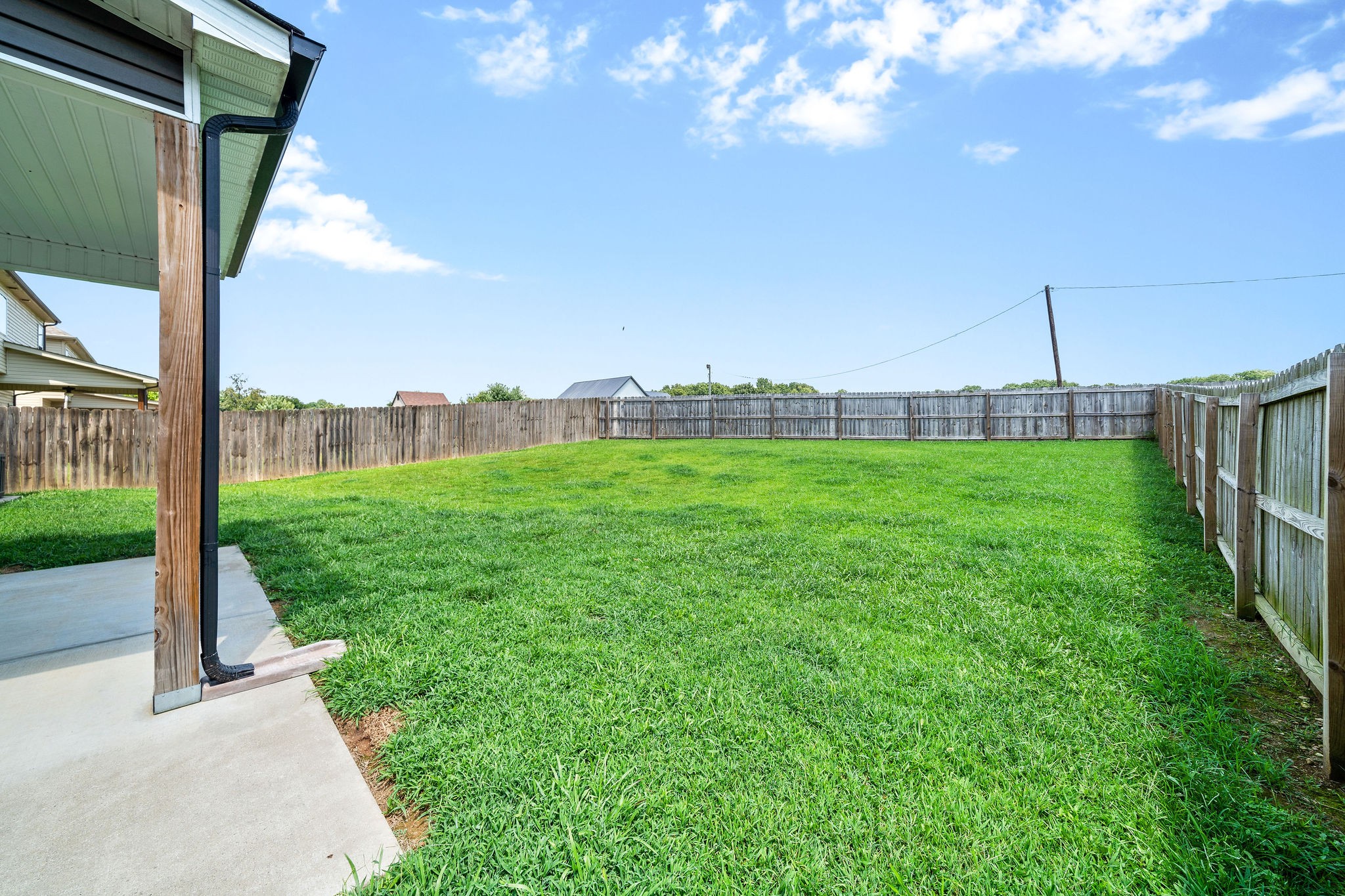 1008 Barnhill Road Clarksville, TN 37043 - Photo 40 of 44 a view of a back yard