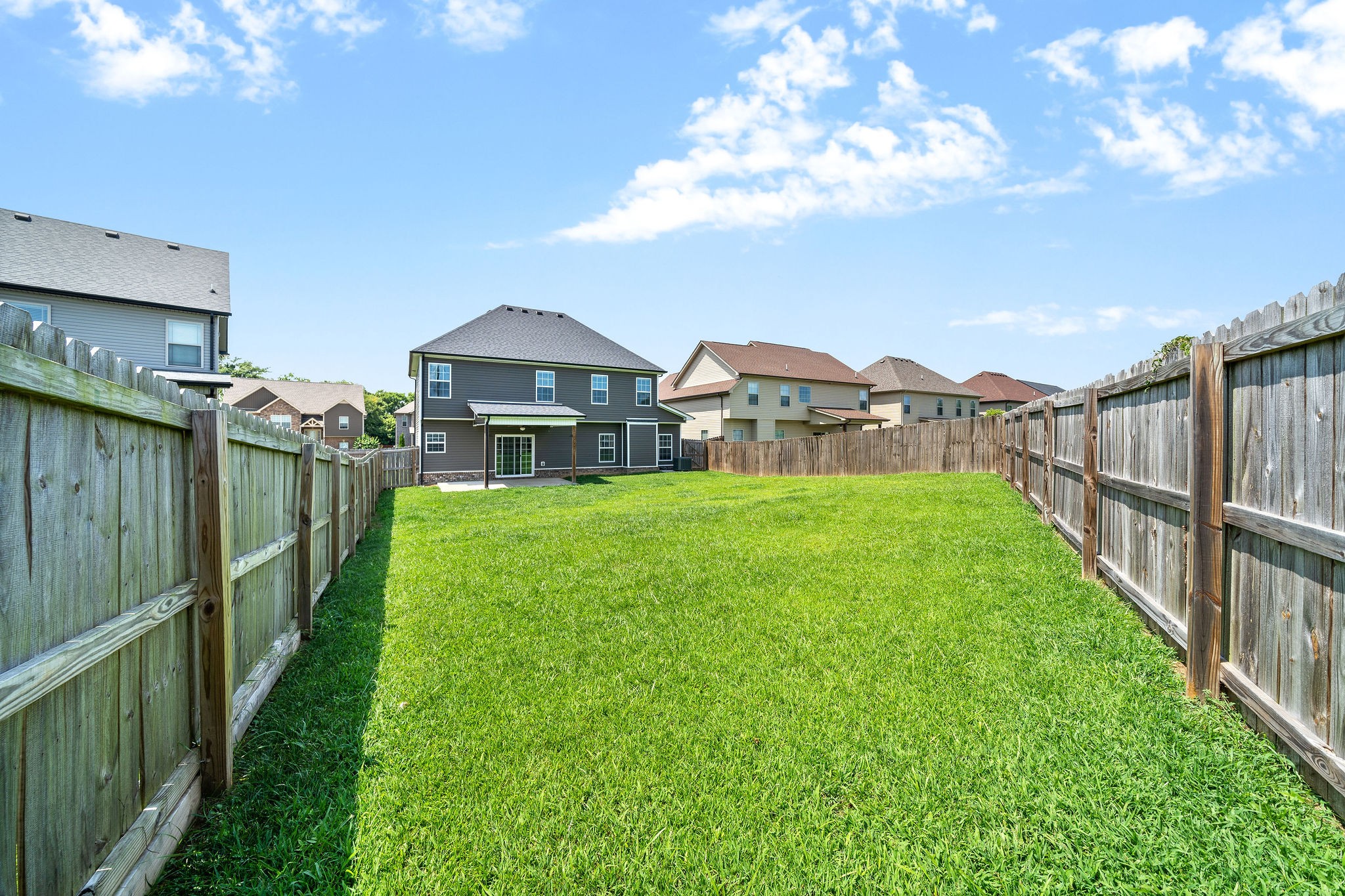 1008 Barnhill Road Clarksville, TN 37043 - Photo 41 of 44 a view of a garden in front of a house