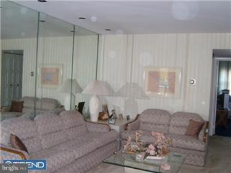 805 Red Lion Road, Unit A5 Philadelphia, PA 19115 - Photo 3 of 9 Living Room