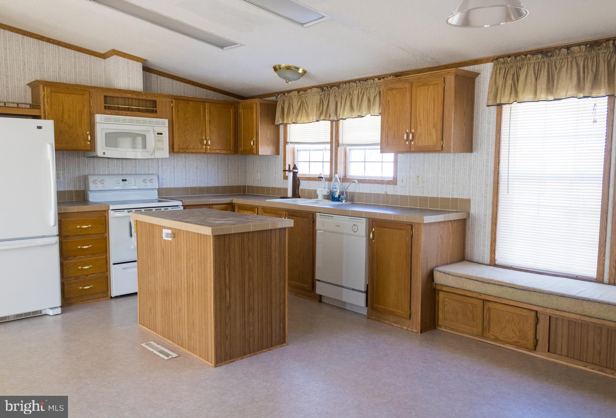 270 West Branch Road Barto, PA 19504 - Photo 12 of 52 Kitchen with Breakfast Area