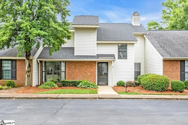 $264,900 | 11 Forest Lake Drive, Simpsonville, SC 29681