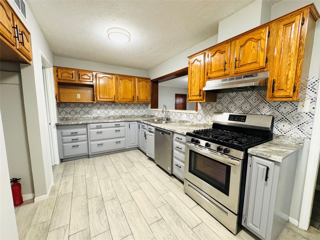 7905 Turquoise Lane Houston, TX 77055 - Photo 11 of 25