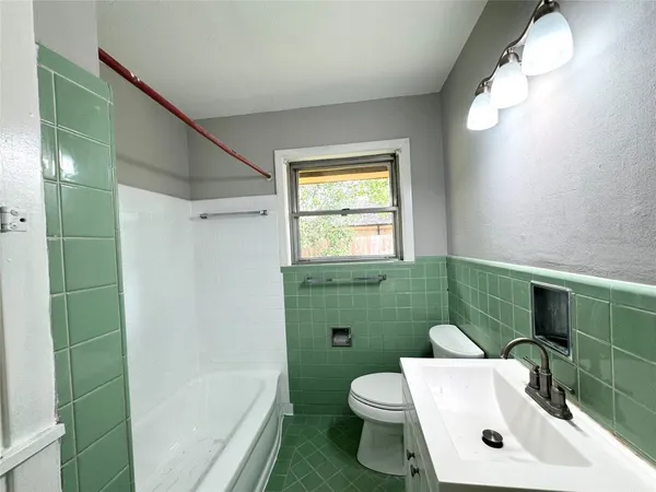 $395,000 | 7905 Turquoise Lane, Houston, TX 77055