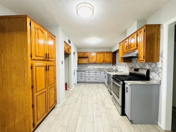 $395,000 | 7905 Turquoise Lane, Houston, TX 77055
