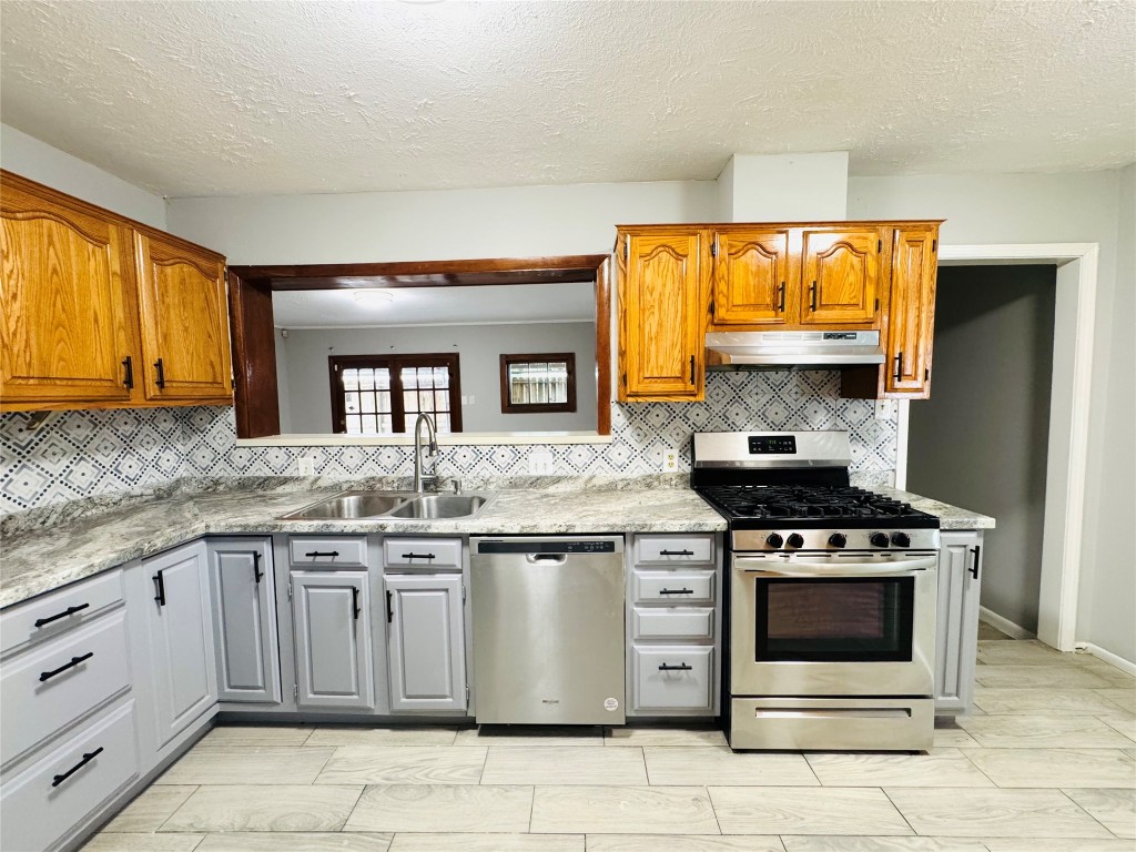 7905 Turquoise Lane Houston, TX 77055 - Photo 10 of 25