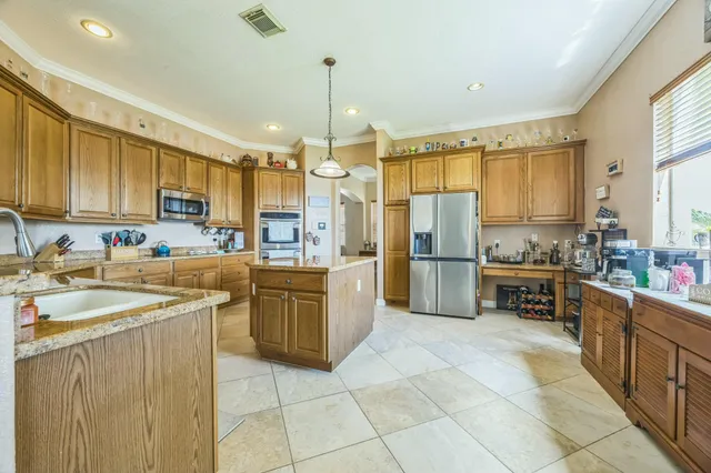 $869,000 | 694 Cresta Circle, West Palm Beach, FL 33413