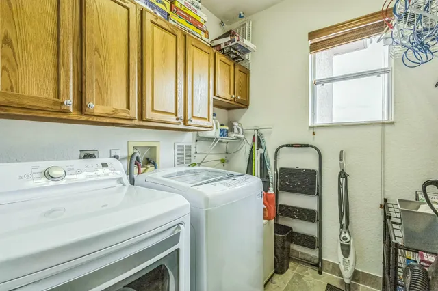 $869,000 | 694 Cresta Circle, West Palm Beach, FL 33413