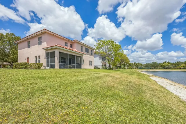 $869,000 | 694 Cresta Circle, West Palm Beach, FL 33413