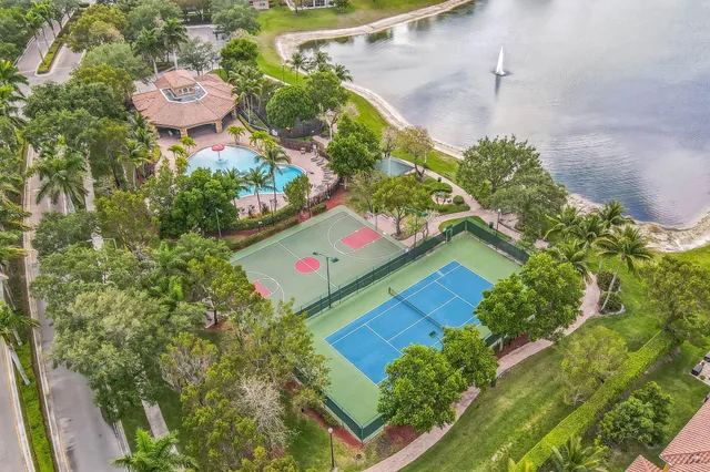 $869,000 | 694 Cresta Circle, West Palm Beach, FL 33413