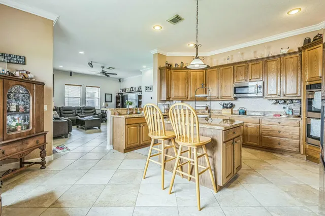 $869,000 | 694 Cresta Circle, West Palm Beach, FL 33413