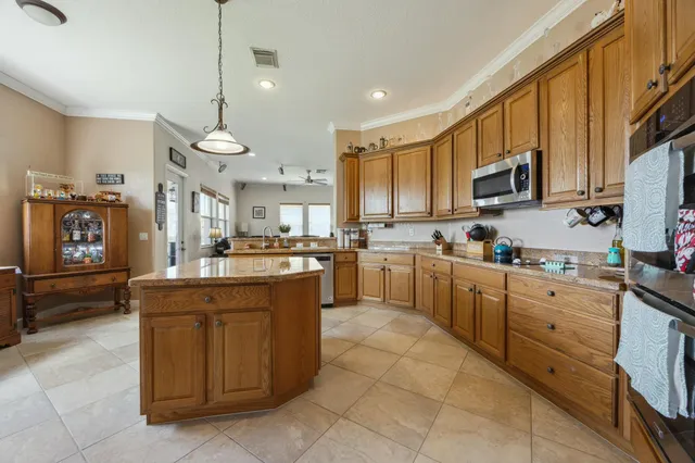 $869,000 | 694 Cresta Circle, West Palm Beach, FL 33413