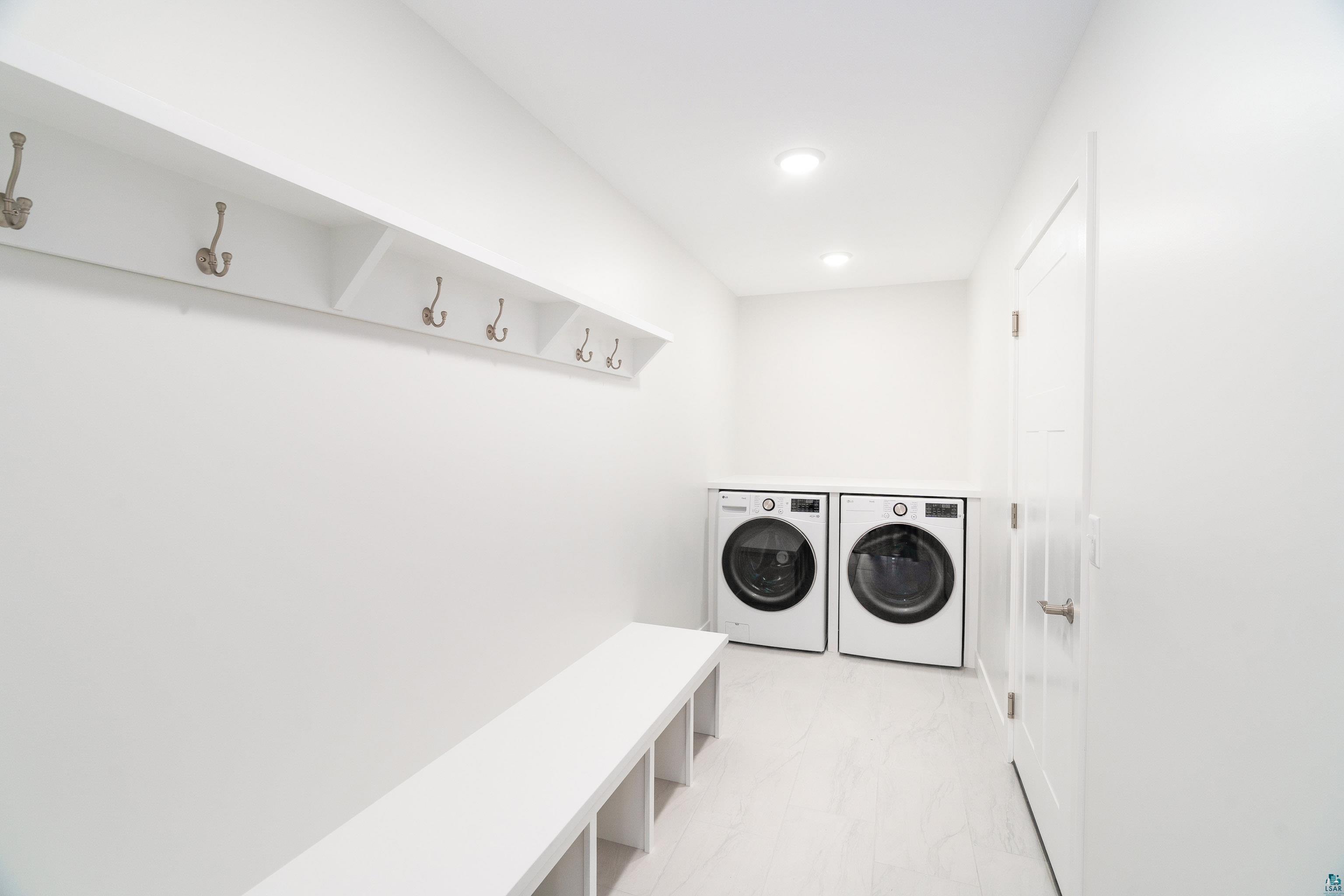 3829 Stebner Road Hermantown, MN 55811 - Photo 22 of 28 Laundry/mud room adjacent to garage