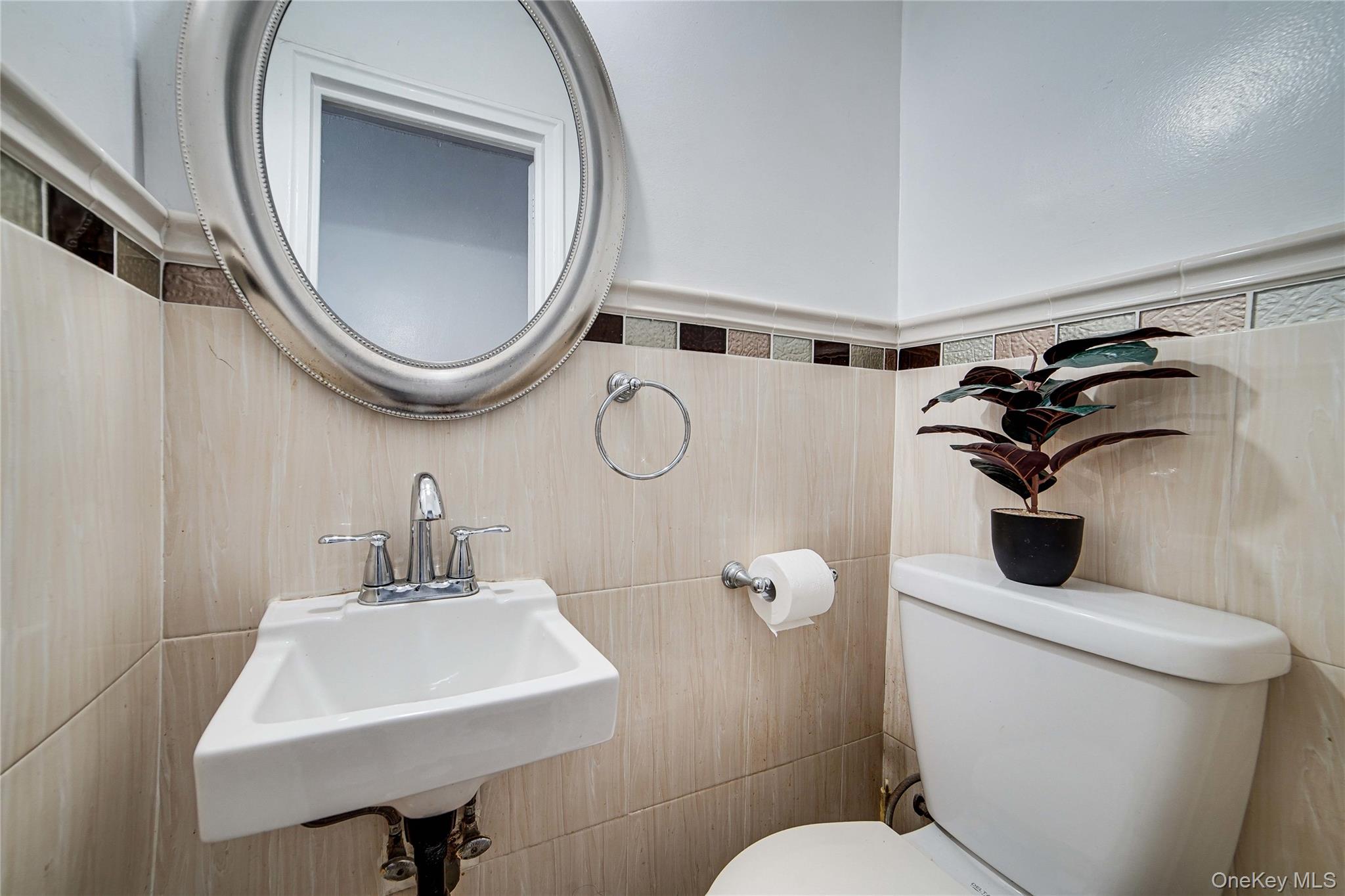993 Duncan Street Bronx, NY 10469 - Photo 21 of 32 a bathroom with a sink mirror and toilet