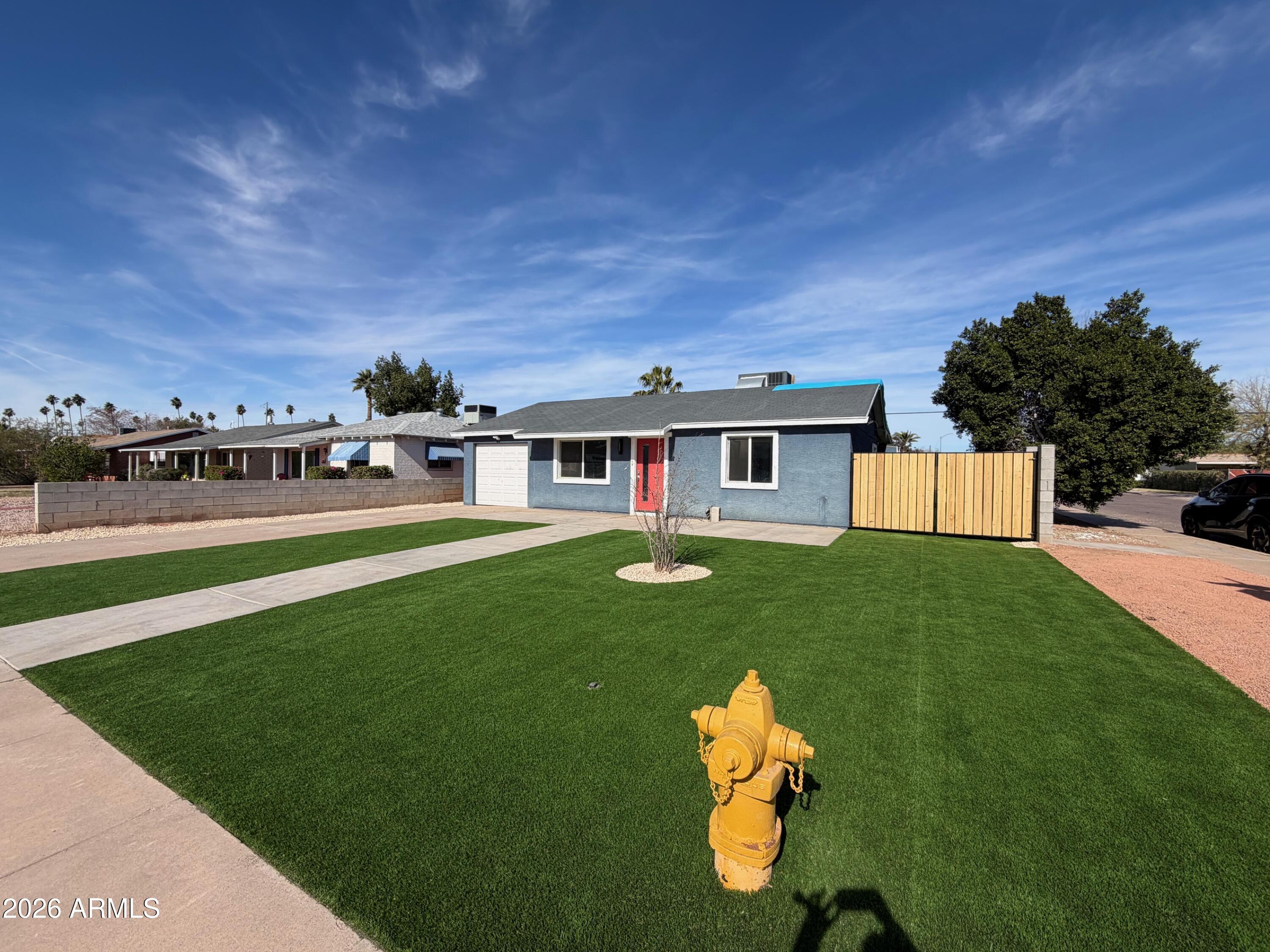 1346 East Almeria Road Phoenix, AZ 85006 - Photo 2 of 11 IMG_2187