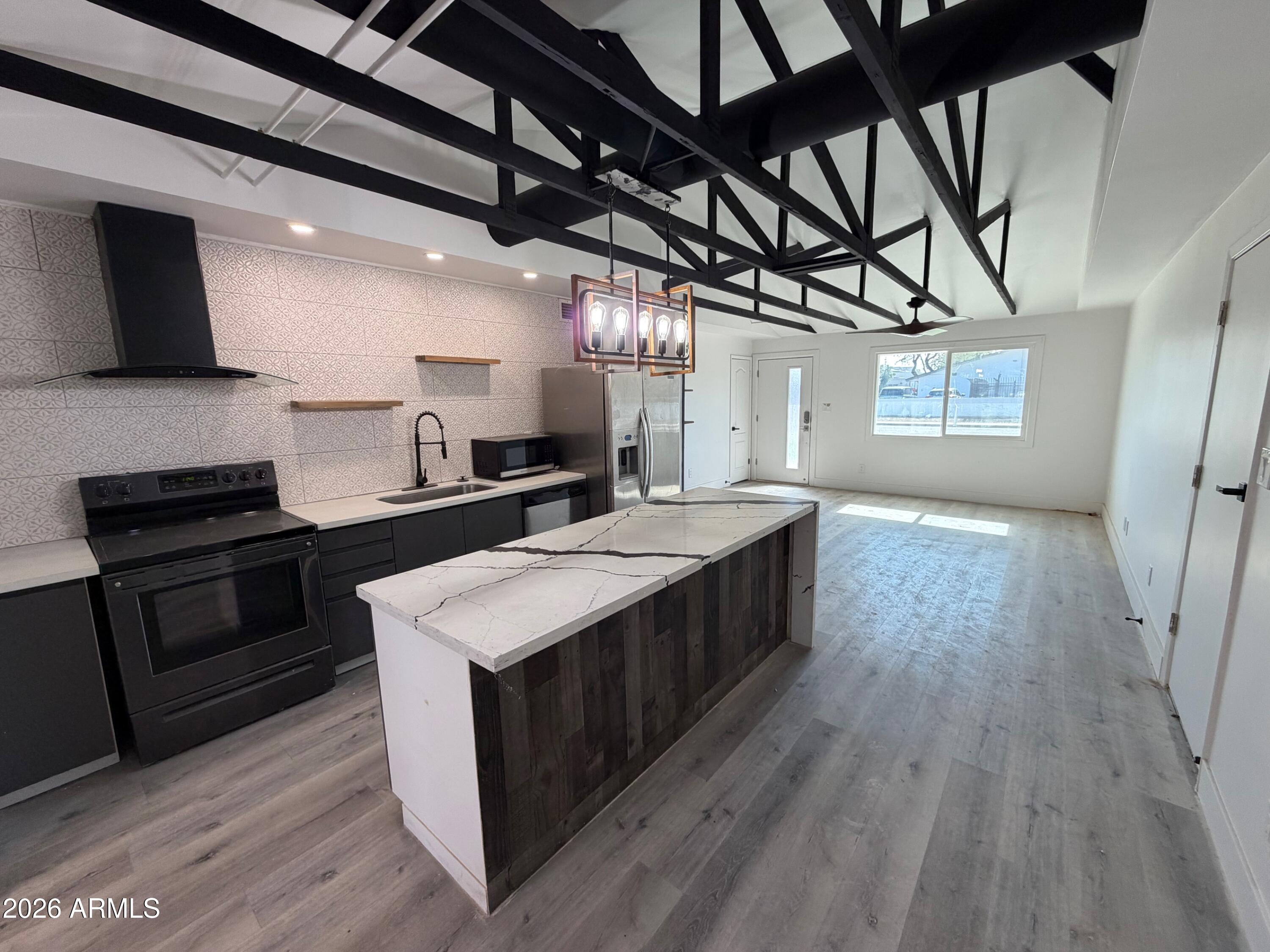 1346 East Almeria Road Phoenix, AZ 85006 - Photo 8 of 11 IMG_2215