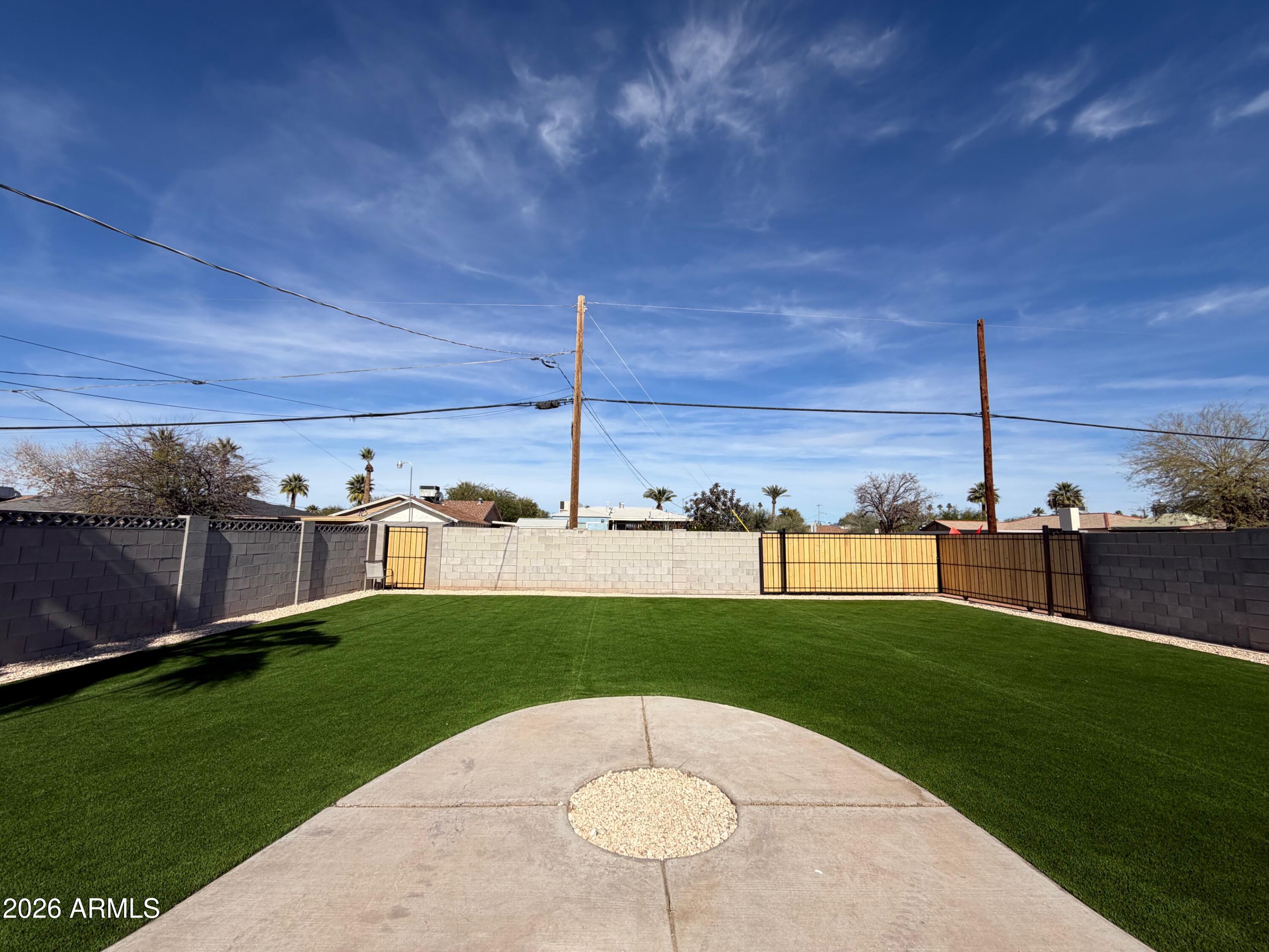 1346 East Almeria Road Phoenix, AZ 85006 - Photo 10 of 11 IMG_2208
