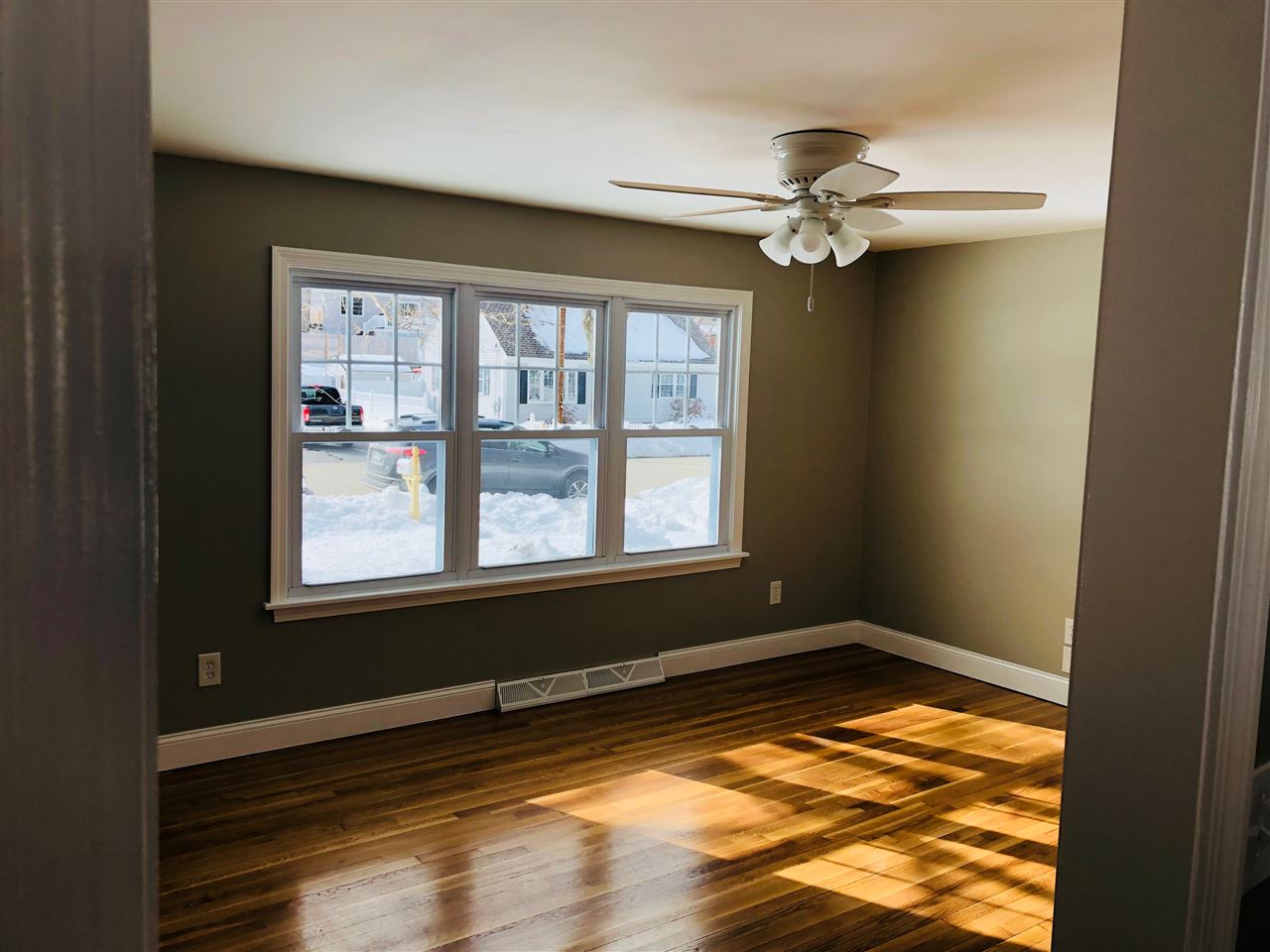 3 Syracuse Road Nashua, NH 03064 - Photo 3 of 8