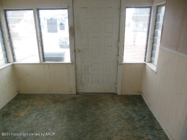 4110 South Harrison Street Amarillo, TX 79110 - Photo 10 of 13 an empty room with a window