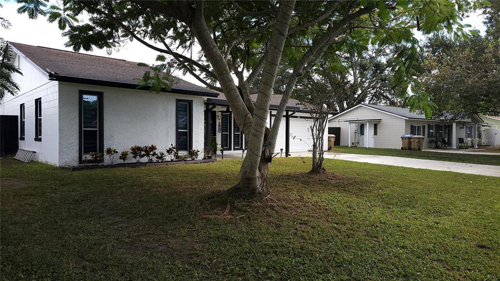 305 Gardenia Road Kissimmee, FL 34743 - Photo 2 of 28 a front view of a house with garden
