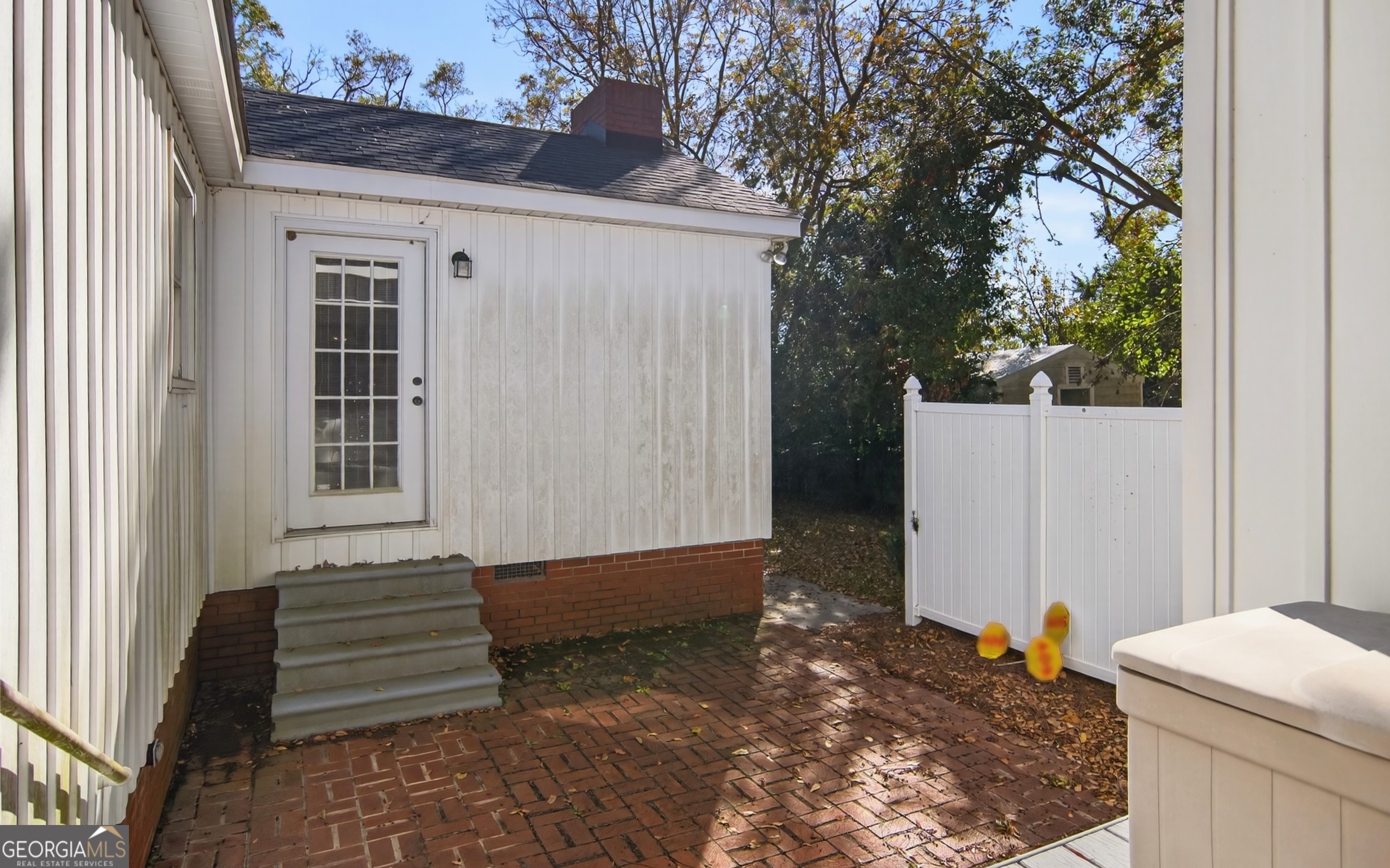127 West Stuart Avenue Lyons, GA 30436 - Photo 33 of 71 a backyard of a house