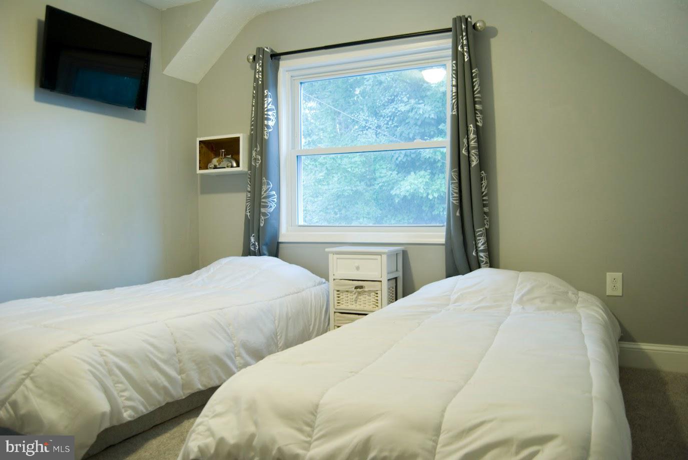 406 Private Road Woodlyn, PA 19094 - Photo 11 of 19 Bedroom #2