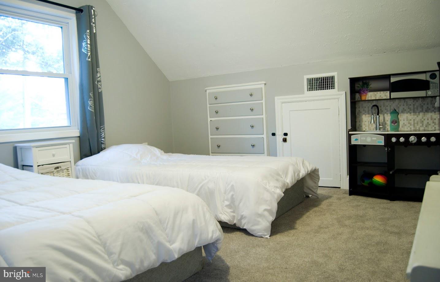 406 Private Road Woodlyn, PA 19094 - Photo 12 of 19 Bedroom #2