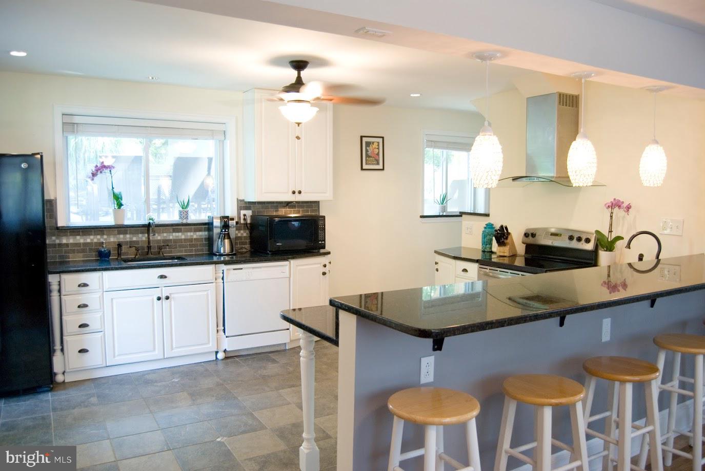 406 Private Road Woodlyn, PA 19094 - Photo 5 of 19 Kitchen