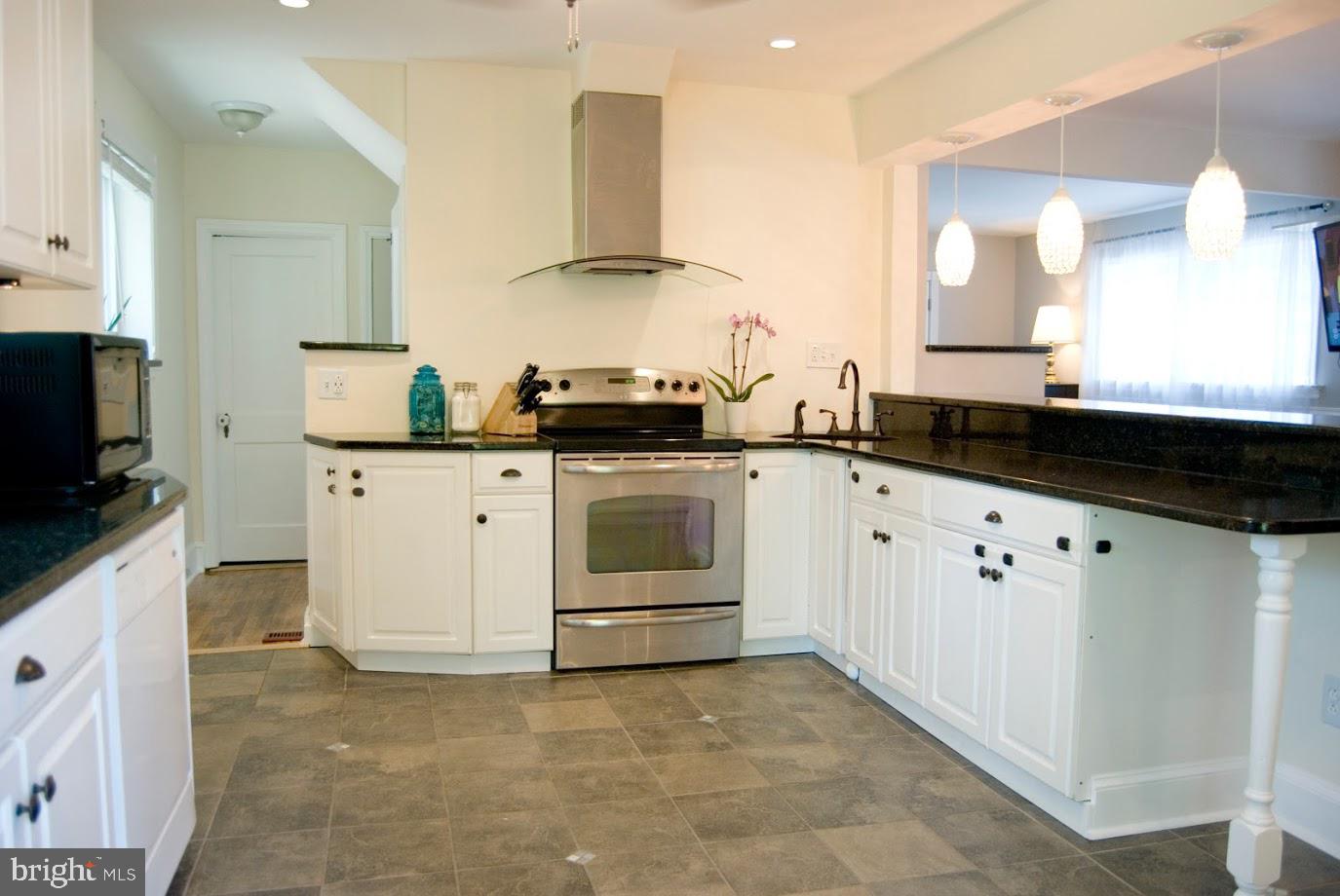 406 Private Road Woodlyn, PA 19094 - Photo 7 of 19 Kitchen View