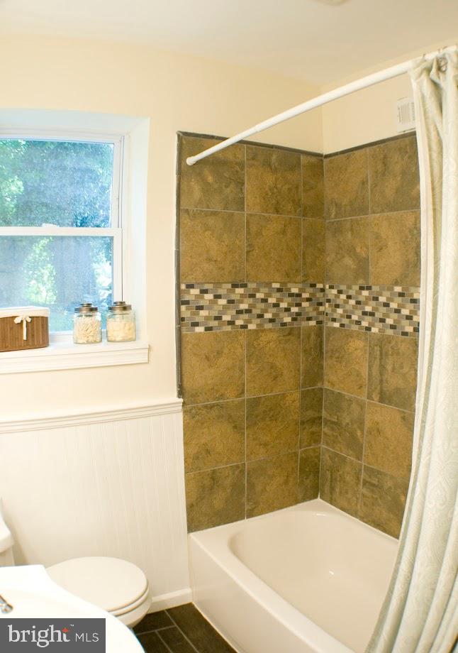 406 Private Road Woodlyn, PA 19094 - Photo 8 of 19 Main Floor Bath