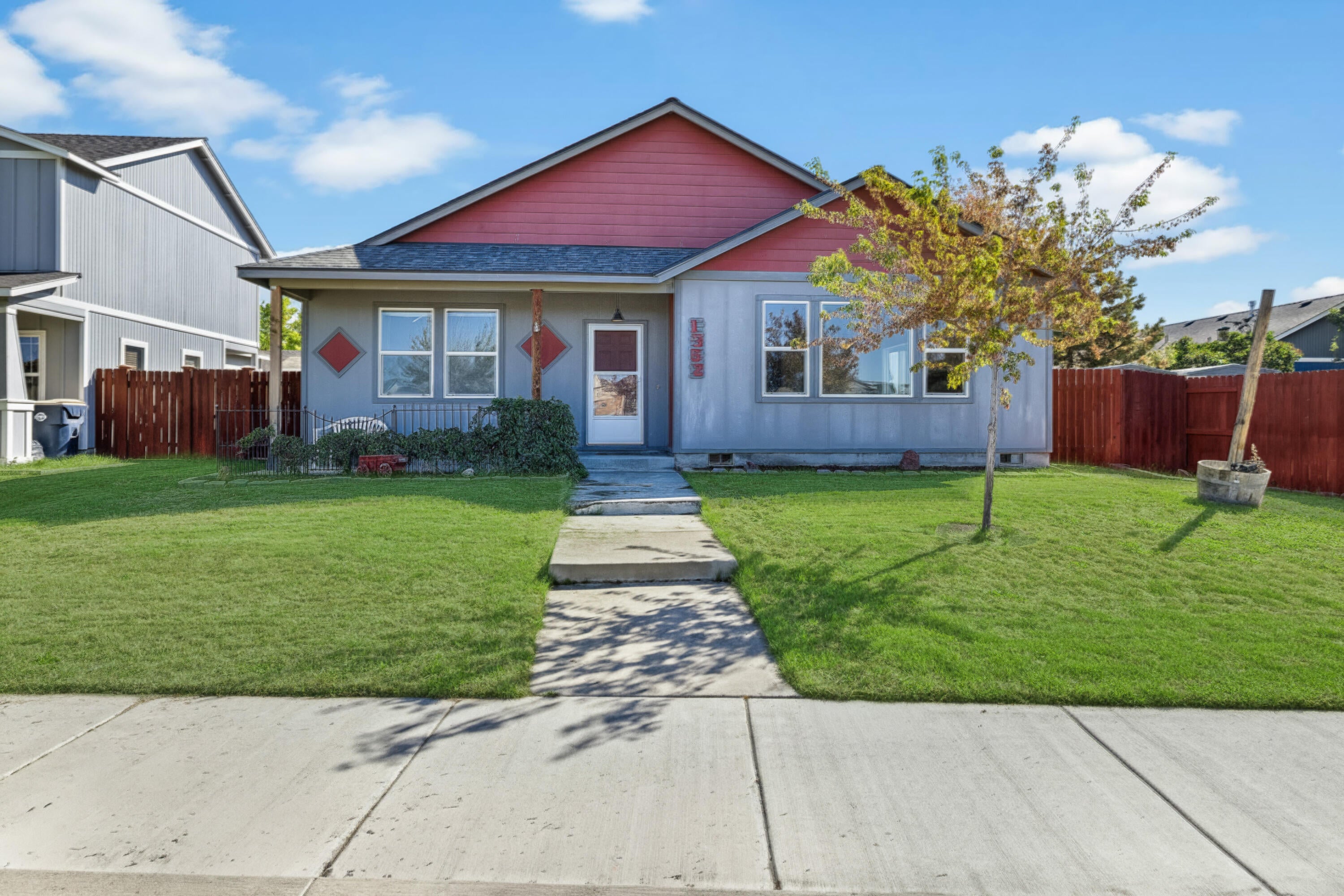 1352 Southwest 35th Street Redmond, OR 97756 - Photo 2 of 44 2025_09_25_1325_sw_35th_st_rdm-2