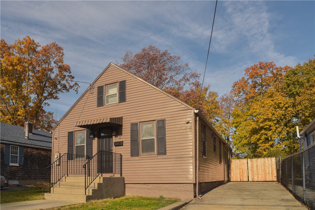 19 Riverside Avenue Johnston, RI 02919 - Photo 3 of 26 Gallery Image 3