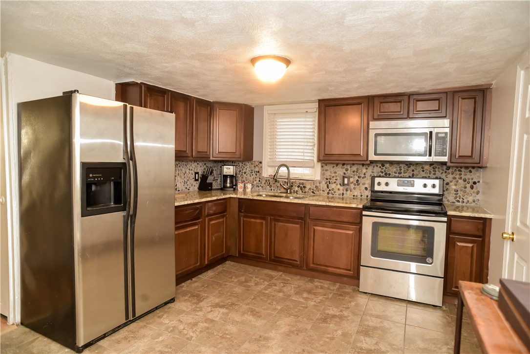 19 Riverside Avenue Johnston, RI 02919 - Photo 6 of 26 Gallery Image 6