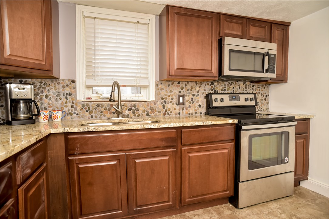19 Riverside Avenue Johnston, RI 02919 - Photo 10 of 26 Gallery Image 10