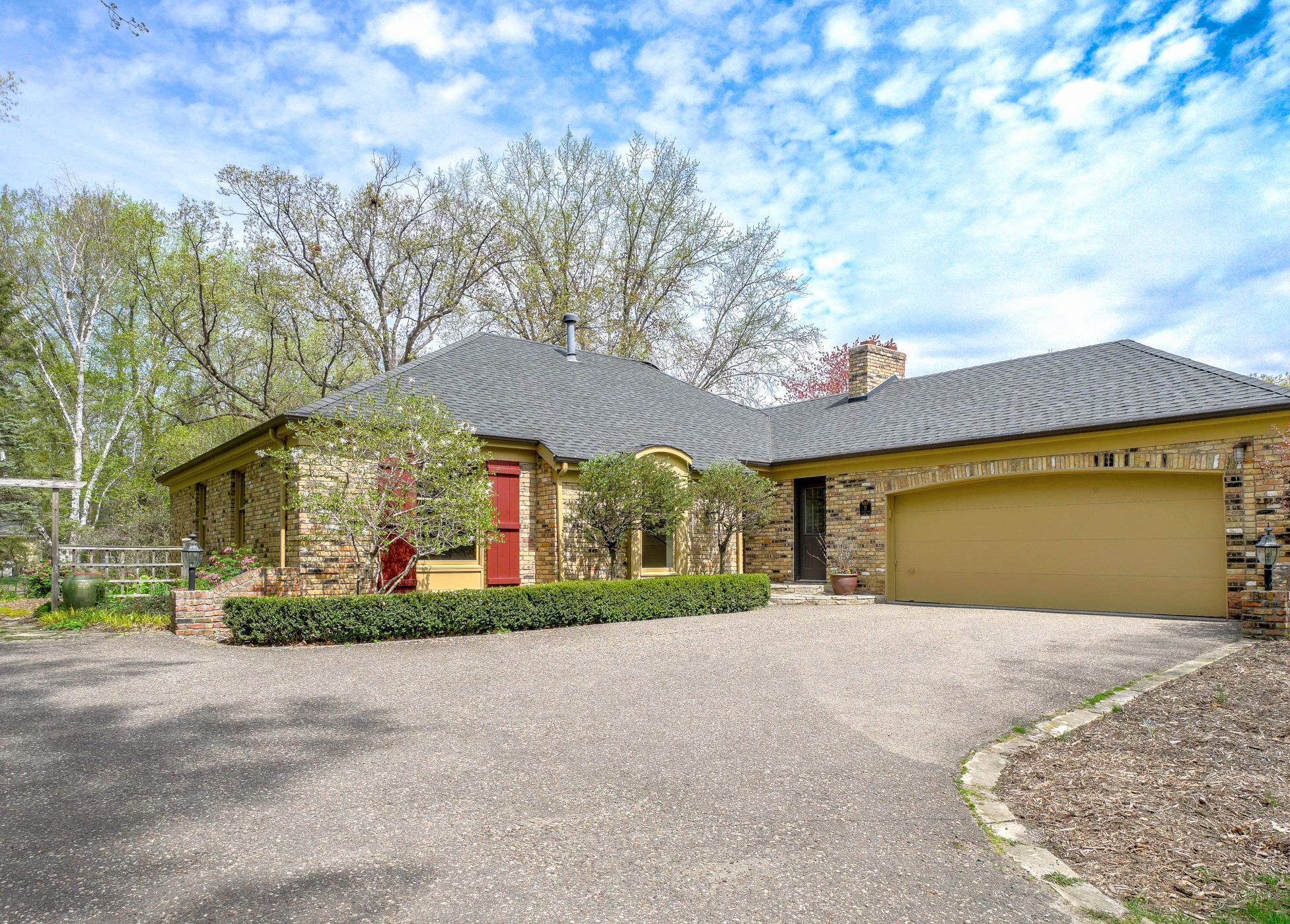 19 Spring Farm Lane North Oaks, MN 55127 - Photo 3 of 40 Gallery Image 3