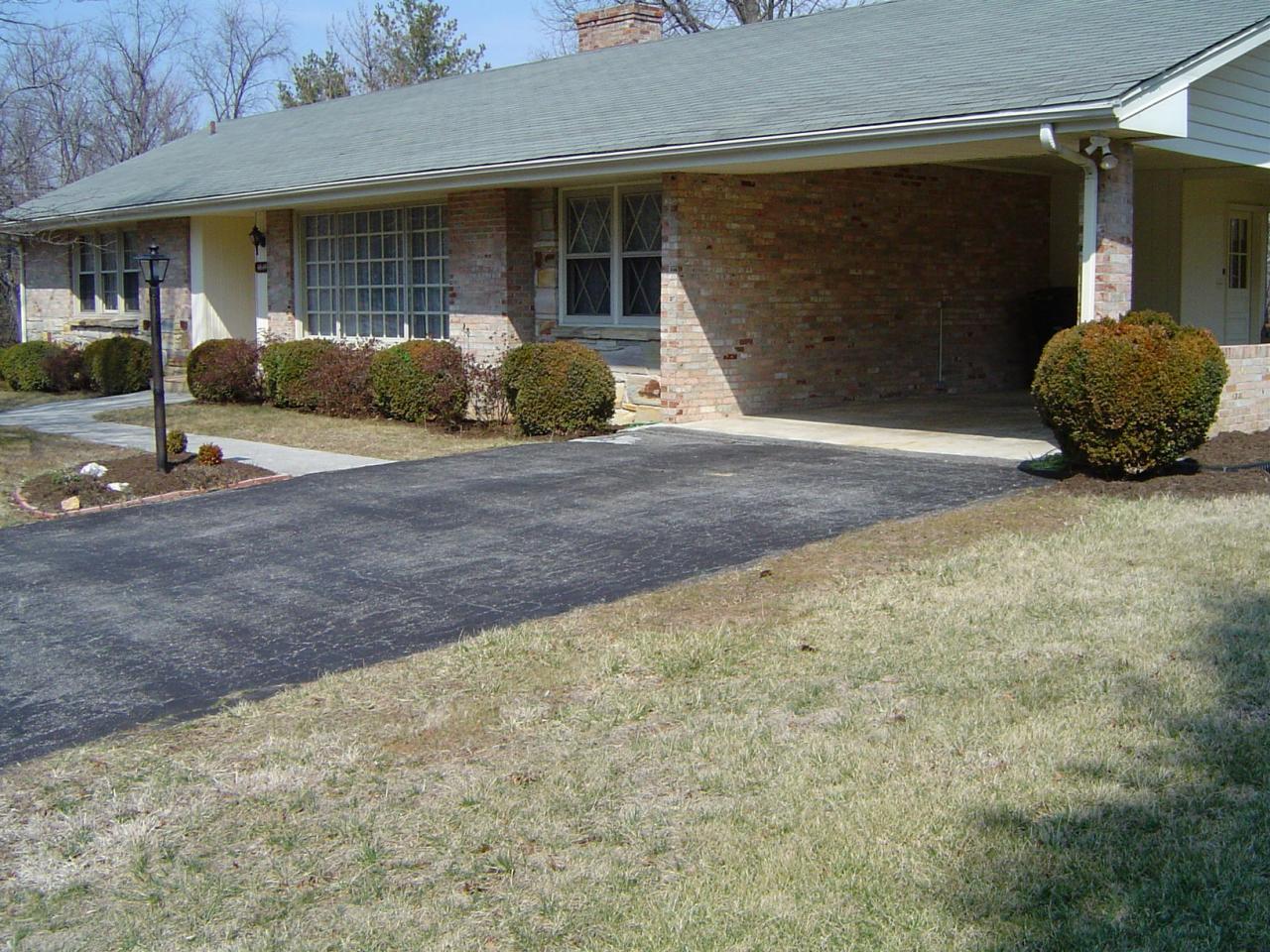 4649 Rosecrest Road Roanoke, VA 24018 - Photo 2 of 24 a front view of a house with garden