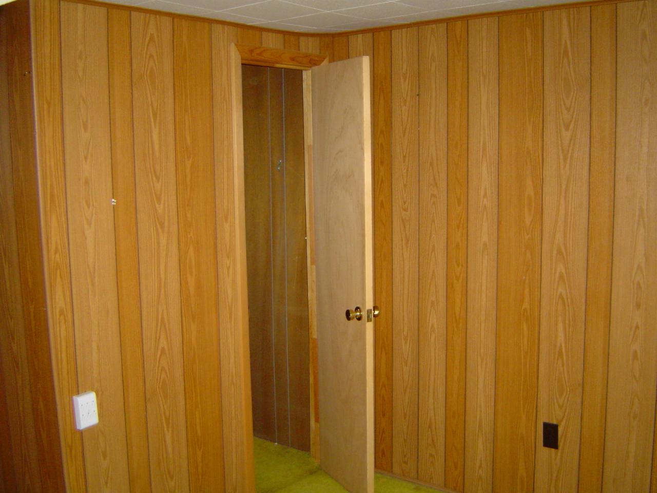4649 Rosecrest Road Roanoke, VA 24018 - Photo 19 of 24 a bathroom with a shower curtain