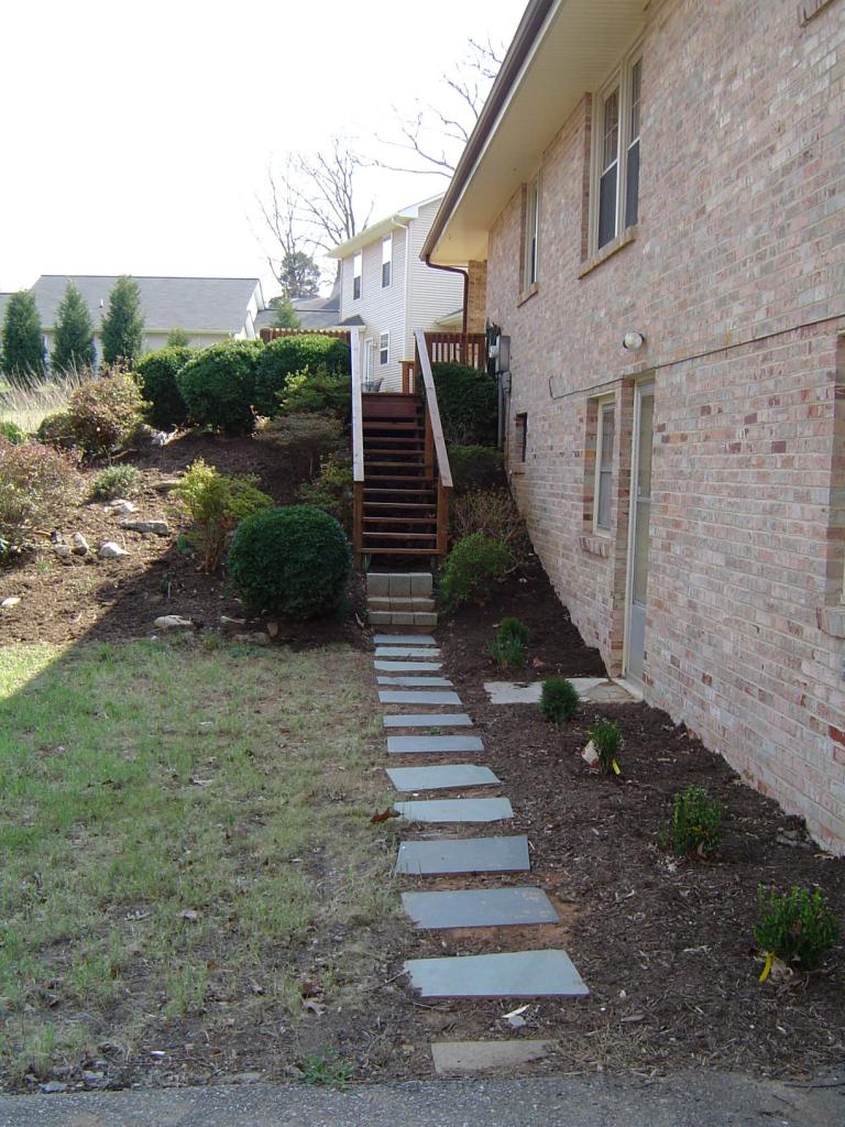 4649 Rosecrest Road Roanoke, VA 24018 - Photo 6 of 24 a view of a yard with plants