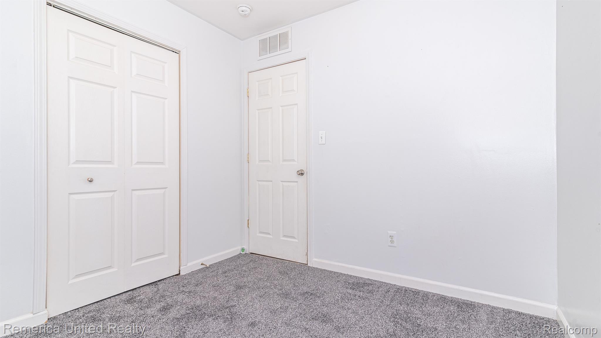 Has Ceiling Fan