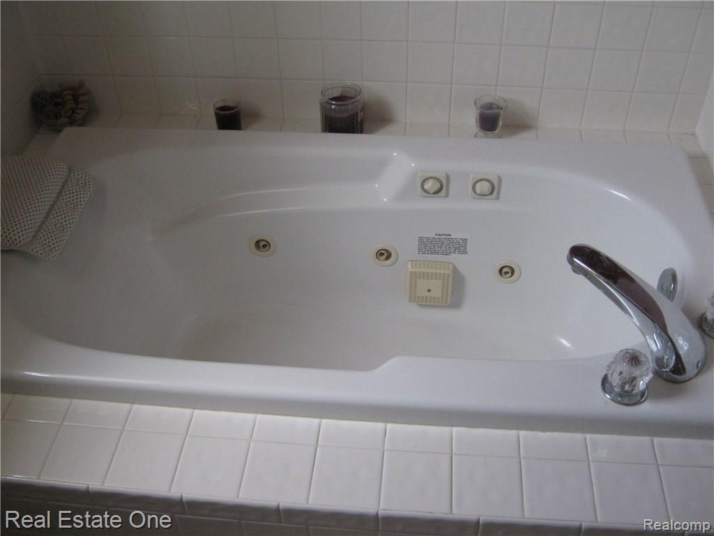 23880 Hall Road Trenton, MI 48183 - Photo 38 of 50 Master bathroom -jetted tub