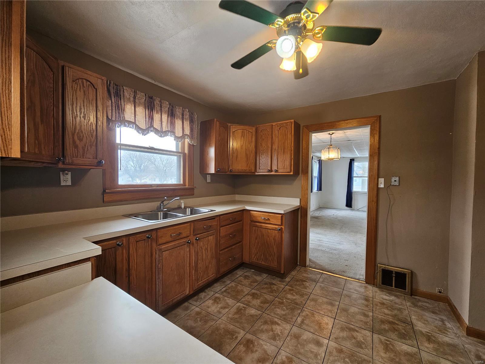 300 Clark Street Roxana, IL 62084 - Photo 11 of 15