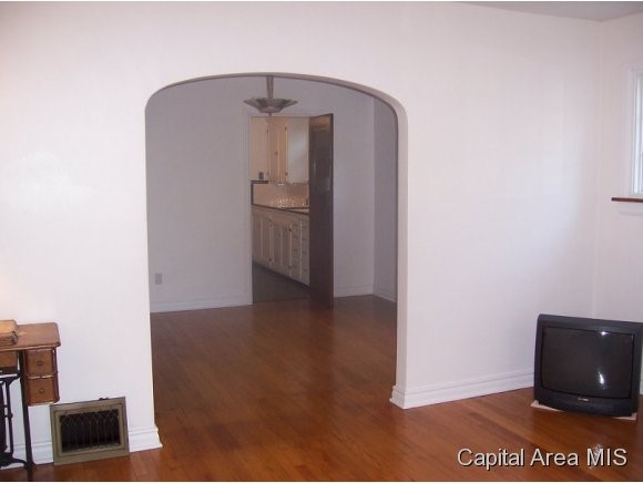 2429 South 7th Street Springfield, IL 62703 - Photo 3 of 24