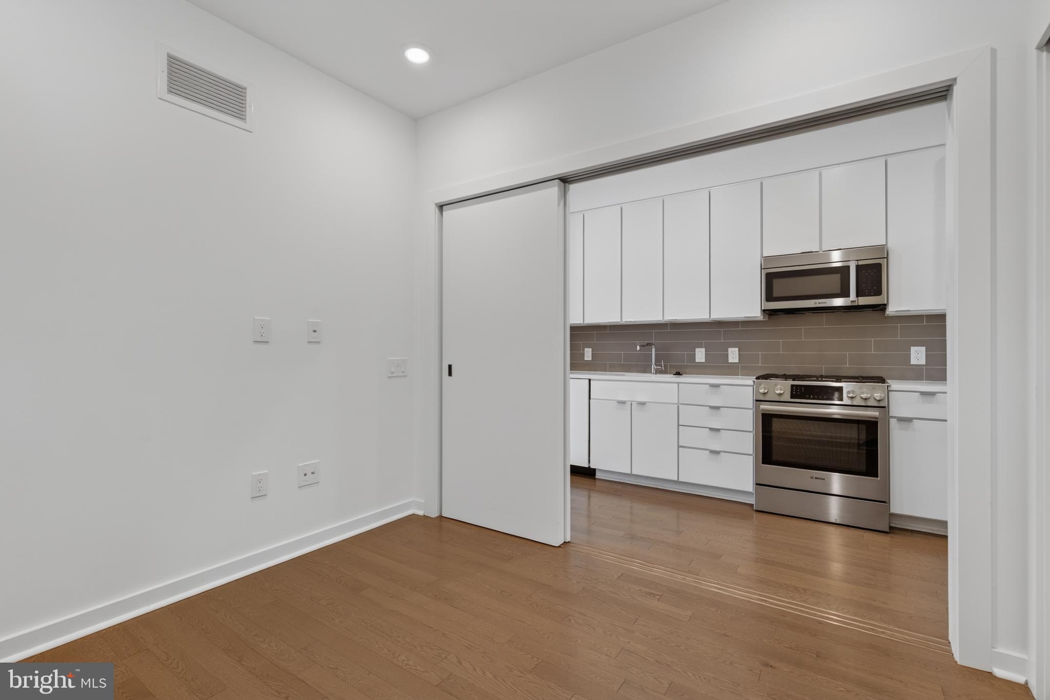 300 8th Street Northeast, Unit 209 Washington, DC 20002 - Photo 16 of 27 Perfect as a pied a terre in FAB Hill location