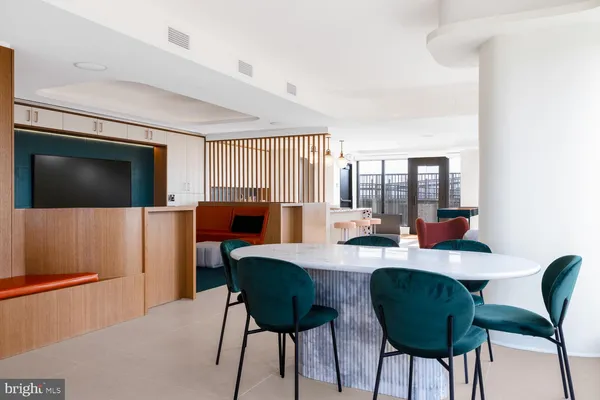 $2,390 | 244 19th Court South, Unit 407, Arlington, VA 22202