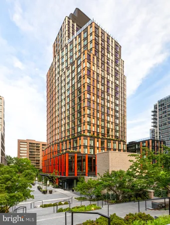 $2,390 | 244 19th Court South, Unit 407, Arlington, VA 22202