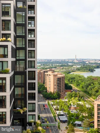 $2,390 | 244 19th Court South, Unit 407, Arlington, VA 22202